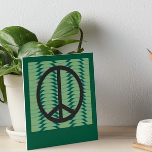 Puede incluir: Un símbolo de paz negro sobre un fondo verde con un patrón ondulado.