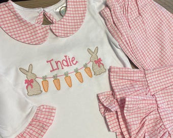 Set met geborduurd konijntjesshirt en gingangbroek: paasoutfit voor meisjes