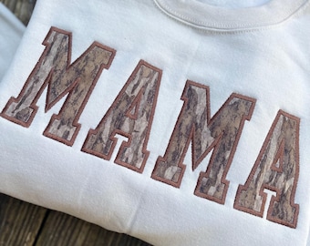 Bluza MAMA z haftem w kolorze moro: przytulny, jesienny sweter z okrągłym dekoltem dla mam