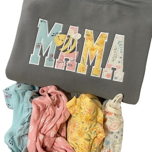 Personalisiertes gesticktes Mama Sweatshirt | Babykleidung Sweatshirt | Florales Mama Shirt | Andenken | Winterkleid Geburtstagsgeschenk