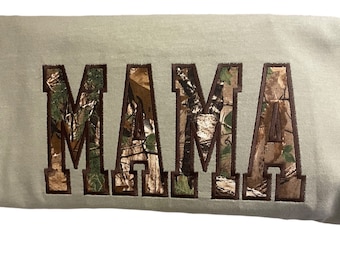Koszulka MAMA Camo Appliqué: Comfort Colors Hunting Mom Tee