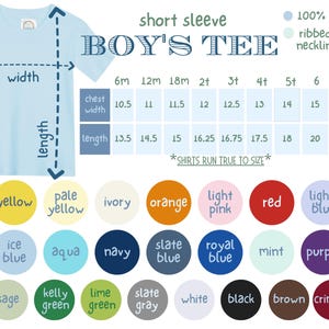 Puede incluir: Una camiseta de manga corta azul claro para ni&ntilde;o, con opciones de talla y color. La camiseta tiene cuello acanalado y est&aacute; hecha de 100% algod&oacute;n. Las opciones de color incluyen amarillo, naranja, rojo y morado.