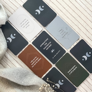 Baraja de cartas con afirmaciones posparto