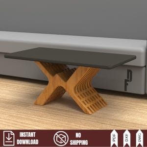 Może przedstawiać: Nowoczesny, niski stolik kawowy z ciemnoszarym prostokątnym blatem i unikalną drewnianą podstawą. Podstawa ma skomplikowany, warstwowy design w naturalnym odcieniu drewna. Stół stoi na jasnej drewnianej podłodze.