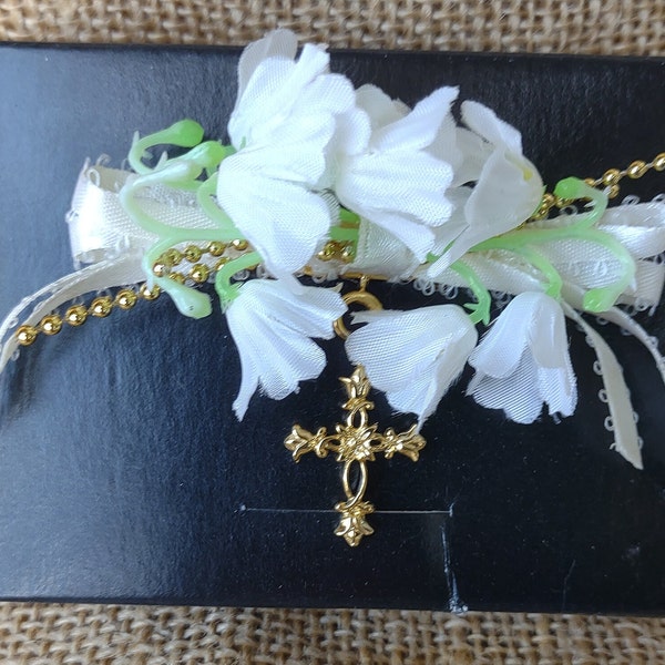 Avon vintage Season of Lilies pin Brooch flower spray with dangling gold tone cross 1995