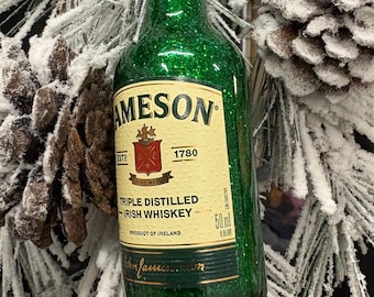 Adorno de botella de whisky irlandés de vidrio reciclado y reutilizado