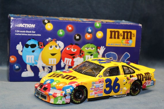 M&M'S NASCAR 50周年 アニバーサリー ミニカー 1:24 ナスカー