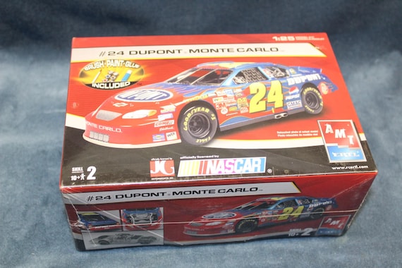 AMT/ERTL #24 Jeff Gordon Dupont Chevy Monte Carlo , 1/25 Scale