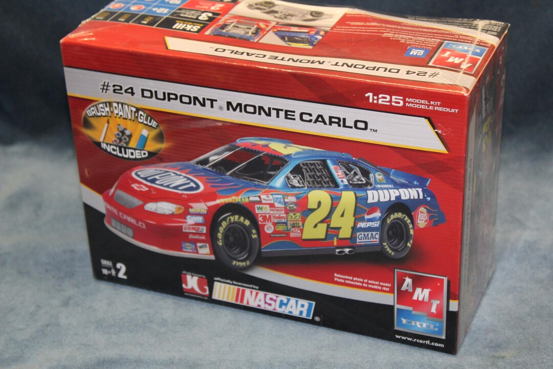 AMT/ERTL #24 Jeff Gordon Dupont Chevy Monte Carlo , 1/25 Scale