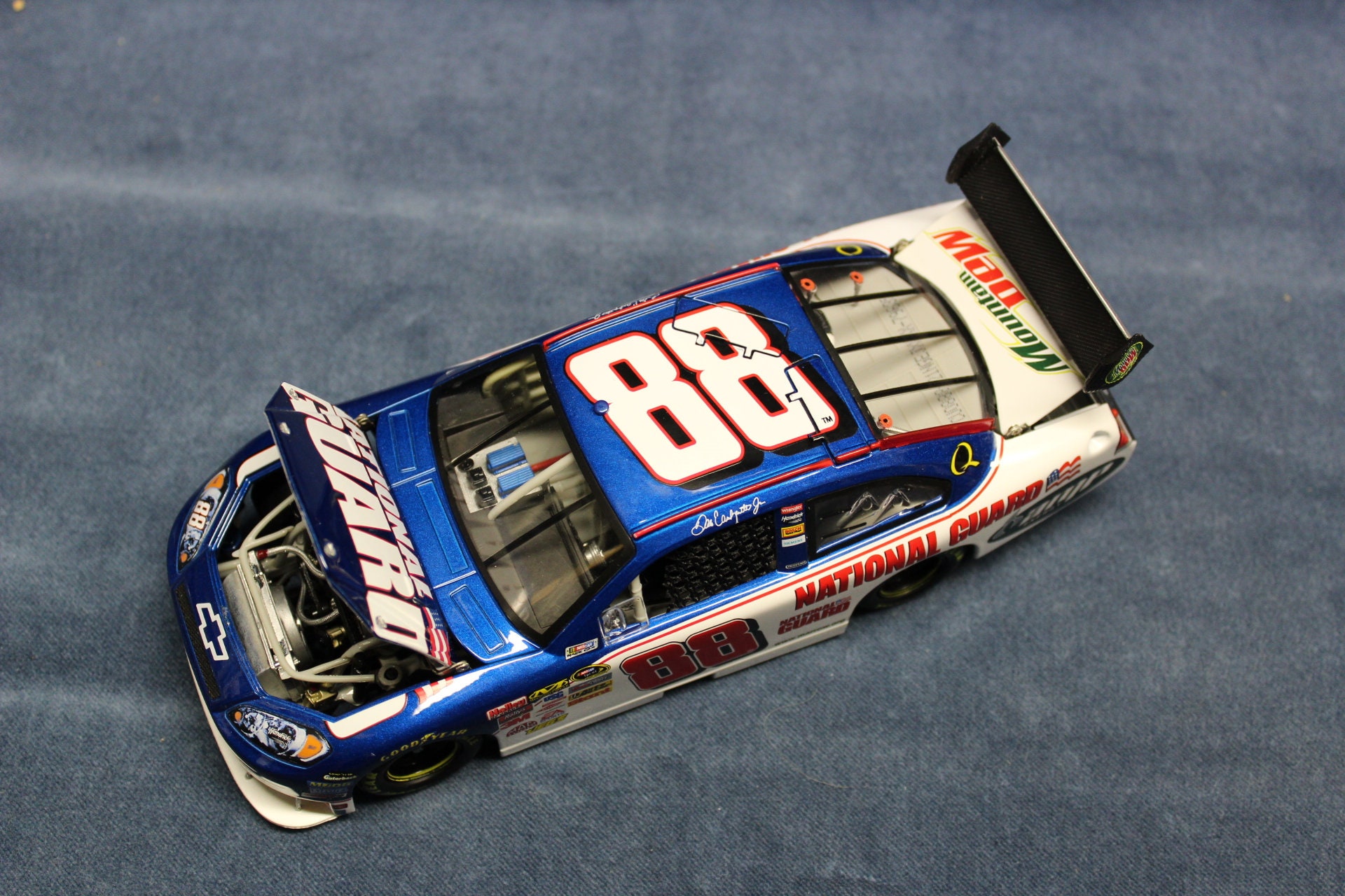 NASCAR 1/24 Dale Earnhardt Jr #88 National Guard Heritage 2011 - Action - Moulée Sous Pression