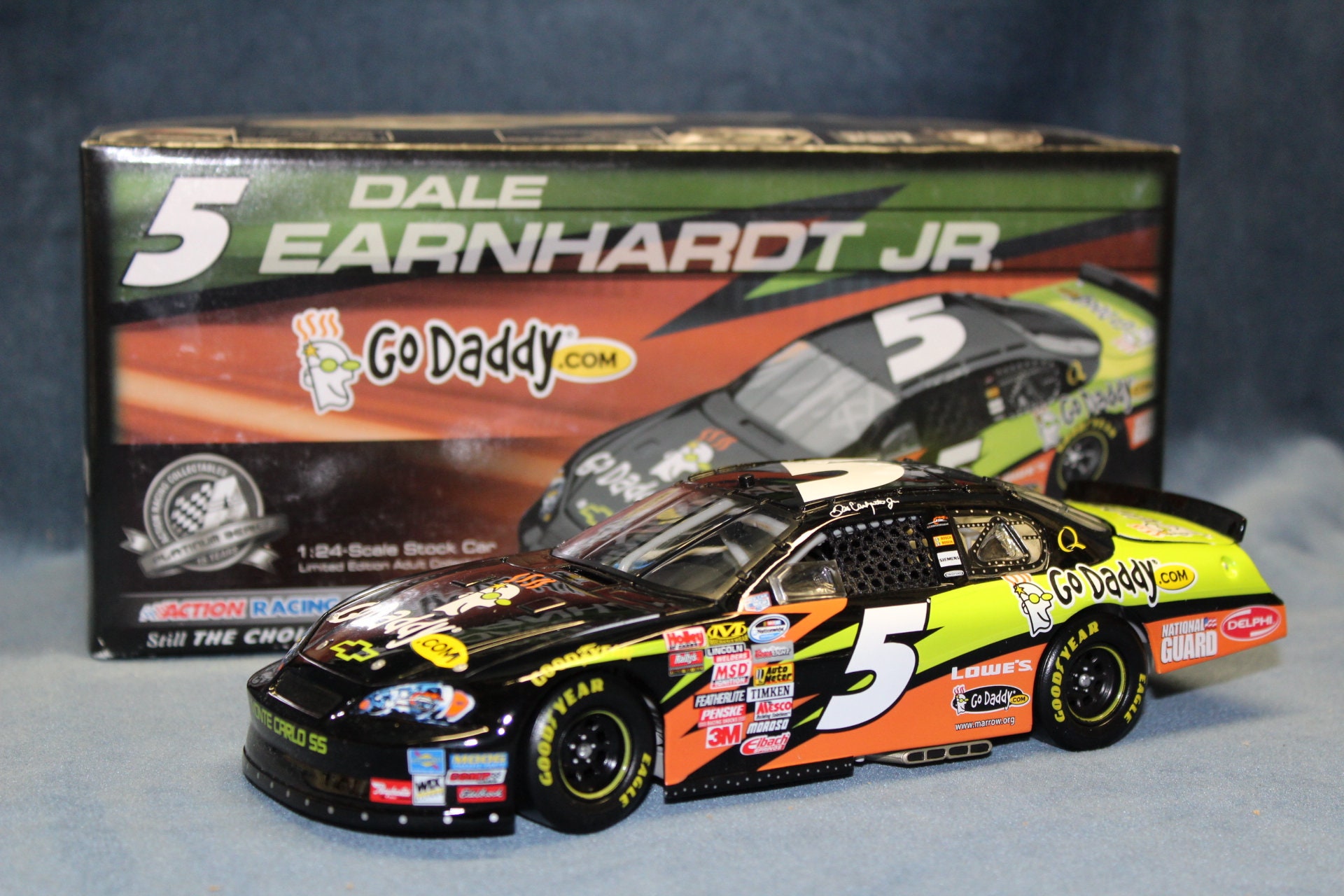 Jeff Gordon NASCAR #24 DuPont Winner's Circle 2009 Impala SS LE 1:24 Jeff Gordon NASCAR #24 DuPont Winner's Circle 2009 Impala SS LE 1:24