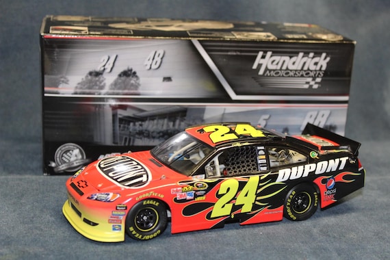 NASCAR Jeff Gordon #24 Dupont Black With Red Flames/hendrick