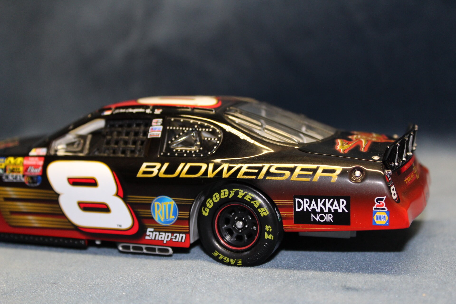 新品　Budweiser バドワイザー　ミニカー　ダイキャスト NASCAR Dale Earnhardt Jr. #8 Budweiser / Staind 2003 Action Racing