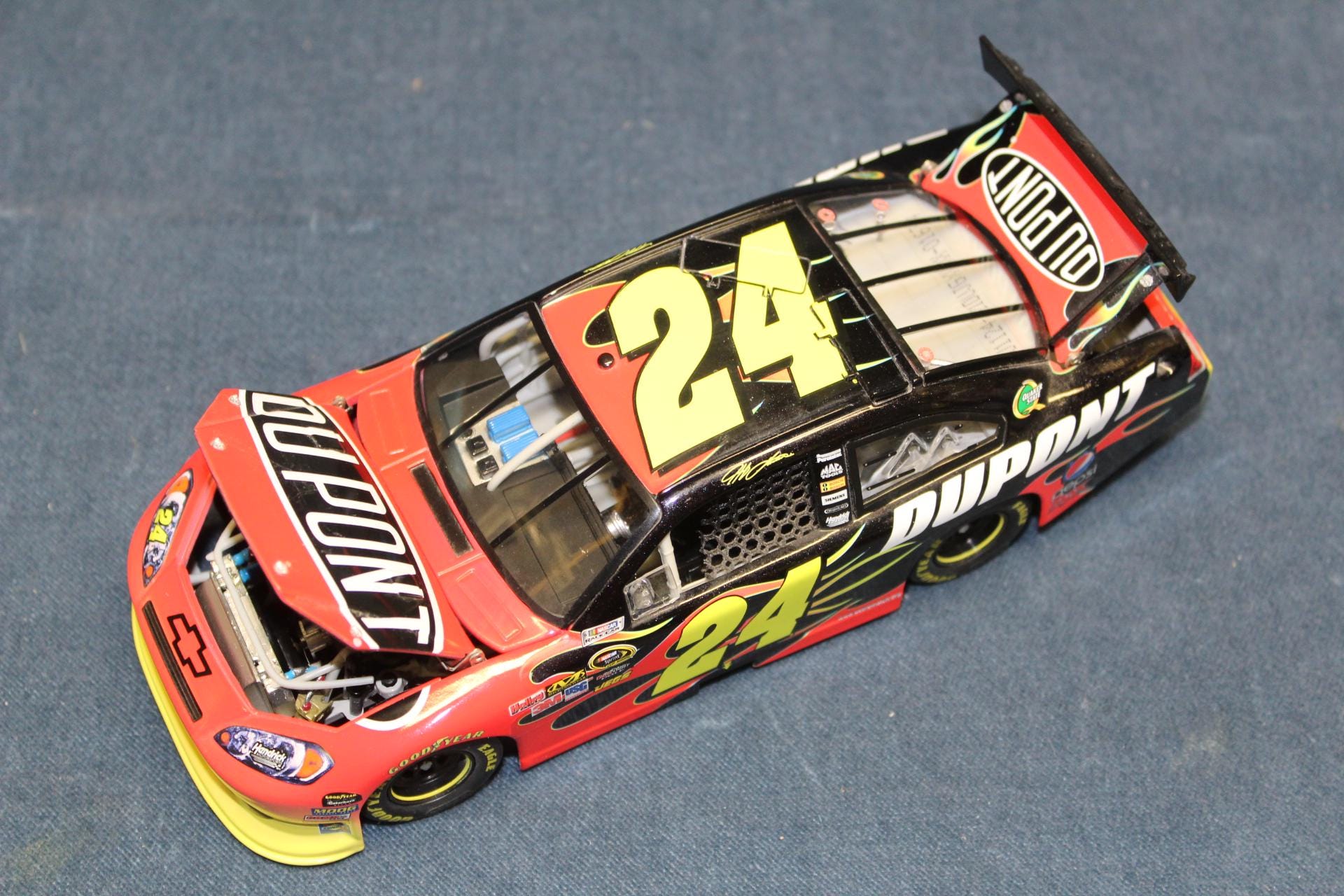 NASCAR Jeff Gordon #24 Dupont Black With Red Flames/hendrick