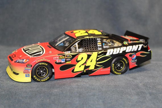 NASCAR Jeff Gordon #24 Dupont Black With Red Flames/hendrick