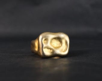 Chunky gold ring , Bold statement ring ,woman Minimalist organic dome ring , gold curve ring, Simple form big ring Gold vermeil or silver