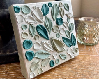 Pintura floral con empasto: arte texturizado verde y plateado, 6x6