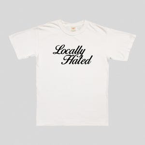 Camiseta Odiada Localmente – Camiseta Bonita com Estampa Y2K