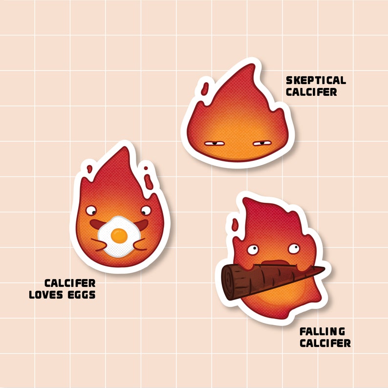 K&ouml;nnte beinhalten: Drei Cartoon-Aufkleber mit einem Feuerd&auml;monen-Charakter namens Calcifer. Der erste Aufkleber zeigt Calcifer mit einem skeptischen Ausdruck. Der zweite Aufkleber zeigt Calcifer, der ein Ei h&auml;lt, mit dem Text "Calcifer loves eggs". Der dritte Aufkleber zeigt Calcifer, der einen Holzscheit h&auml;lt, mit dem Text "Falling Calcifer".