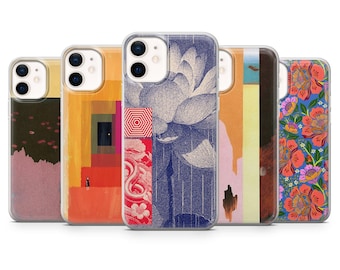 Peut inclure: Une collection de cinq coques de téléphone avec divers motifs artistiques. Les coques présentent une gamme de couleurs, notamment orange, bleu et des motifs floraux. Chaque coque a une bordure transparente et une découpe pour l'appareil photo.