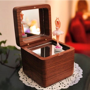 Caja de música de bailarina de regalo de cumpleaños Regalo personalizado de madera grabado para niña Regalo de aniversario para mamá Caja de música personalizada para ella