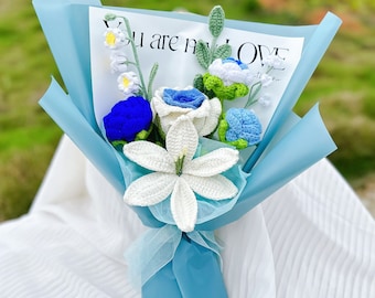 Bouquet de fleurs au crochet bleu pour la fête des pères : fleurs tricotées à la main, composition florale éternelle, cadeau parfait pour elle, délice pour la maison