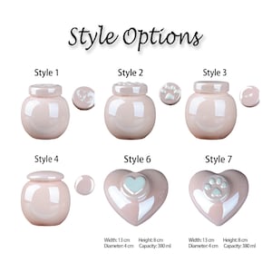 Pu&ograve; includere: Sette stili diversi di urne per animali domestici in ceramica rosa. Gli stili 1-4 sono rotondi con coperchi. Gli stili 6 e 7 sono a forma di cuore con coperchi. Ogni urna ha un design diverso sul coperchio. Le urne sono larghe 13 cm, hanno un diametro di 4 cm, sono alte 8 cm e hanno una capacit&agrave; di 380 ml.