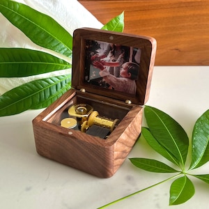 Geburtstagsgeschenk Spieluhr Personalisierte Geschenke Benutzerdefinierte Spieluhr mit Ihrem Bild und Gravur, Jubiläumsgeschenke für Ihre Mutter für Kind Sie