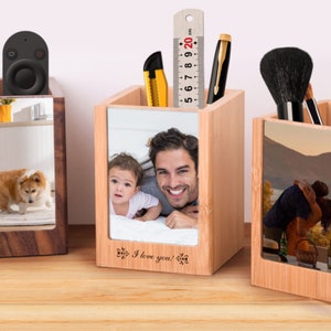 Geburtstagsgeschenk Benutzerdefinierte Holz Bleistifthalter - Personalisierter Schreibtisch Organizer und Foto Display - Abschluss & Jubiläumsgeschenk für Sie / Ihn