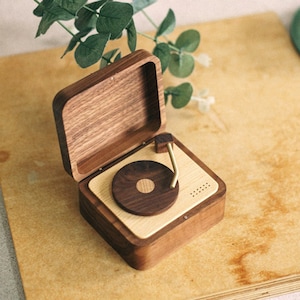 Lecteur vintage fête des mères boîte à musique en bois cadeau personnalisé boîte à musique cadeaux d'anniversaire personnalisés boîte à musique pour garçon fille pour amoureux pour femme image 1