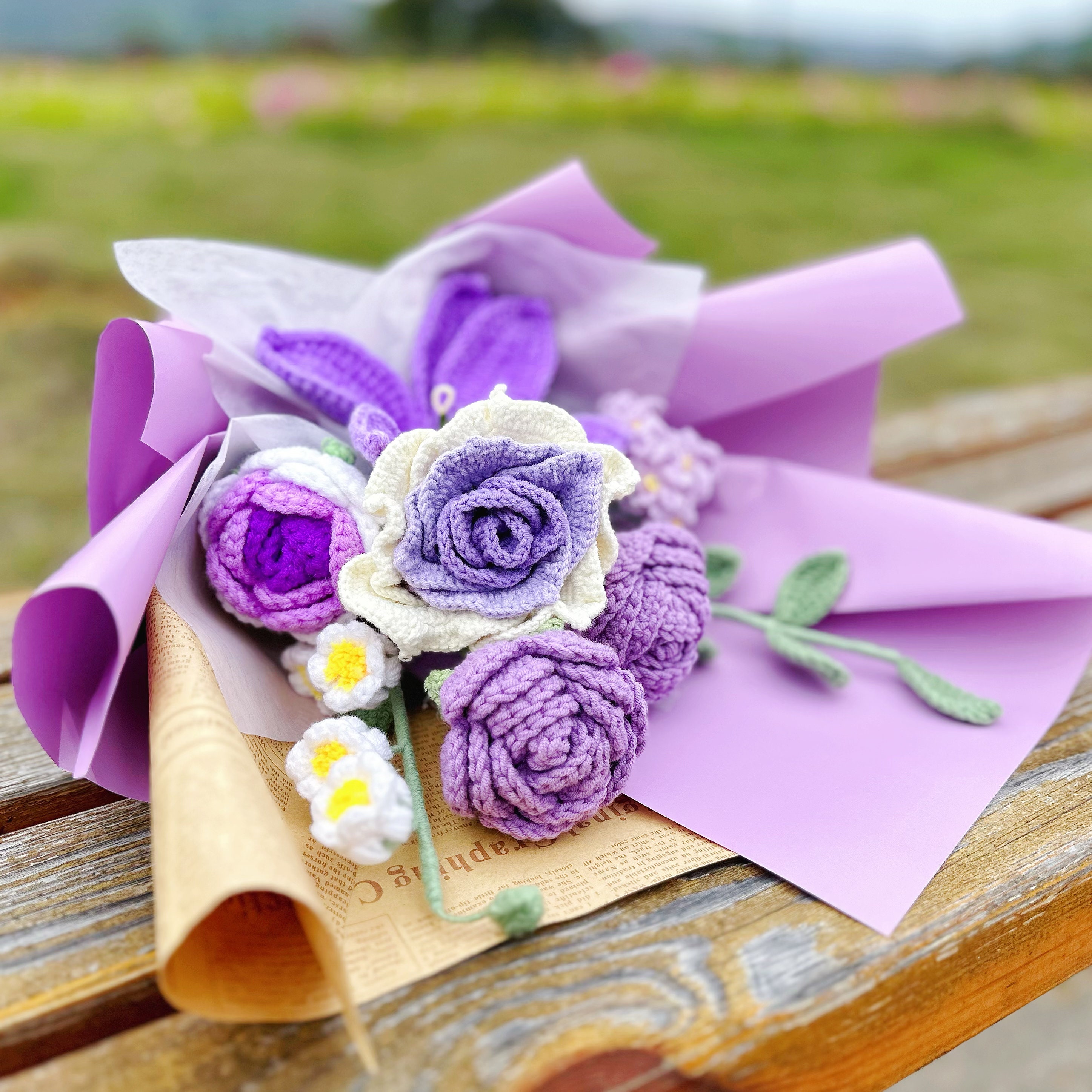 Bouquet di fiori all'uncinetto, fiori artificiali finti per feste di