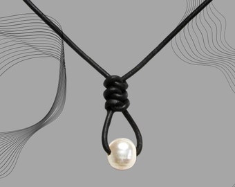 Collier de perles d'eau douce naturelles sur cordon en cuir noir noué à la main - Vous sélectionnez la longueur et le type de fermoir qui vous conviennent !