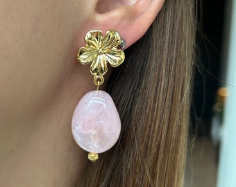 Boucles d’oreilles clou fleur doré  et perle rose