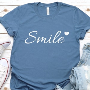 Smile Trendy T-shirt, Crew Neck T-Shirt Smile, Positive Vibe T-shirt, Smile Slogan Tee, Smile Design, Printed Design
