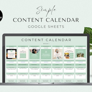 Op de afbeelding: Een laptopscherm met een groene en witte Google Sheets-spreadsheet met de titel "Simple Content Calendar". De spreadsheet is verdeeld in dagen van de week en bevat ideeën voor content voor elke dag.