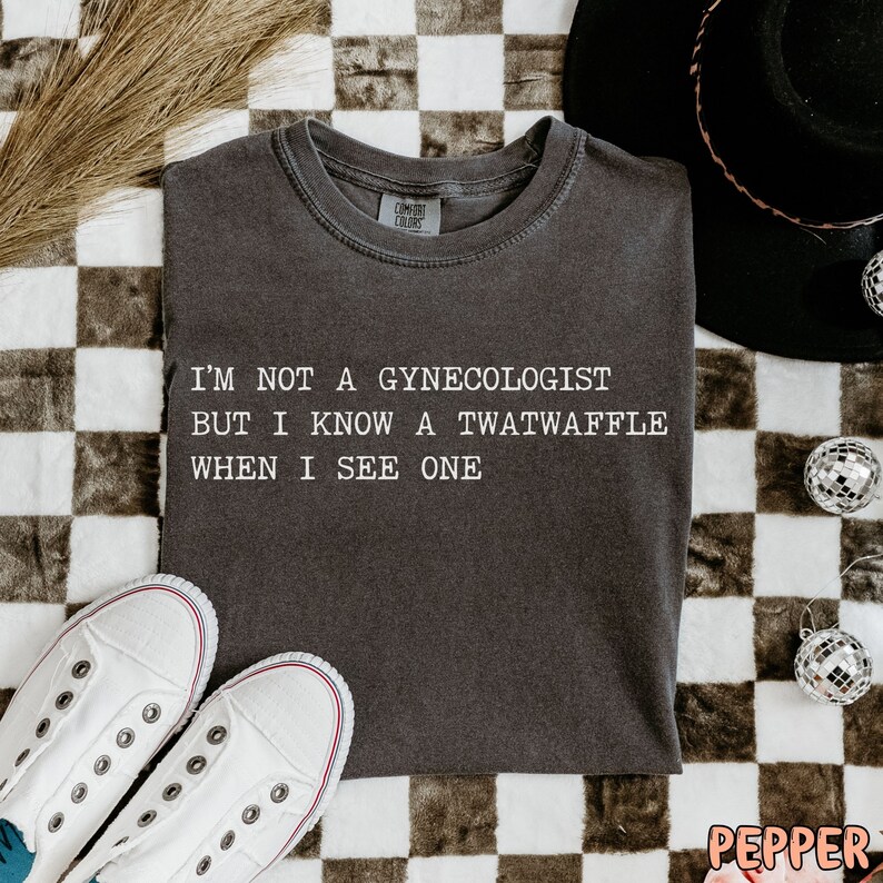 I'm Not A Gynecologist, twatwaffle, offensive t shirts, inappropriate shirt, weirdcore, rude, funny raunchy shirt sayings, unhinged shirt Pepper