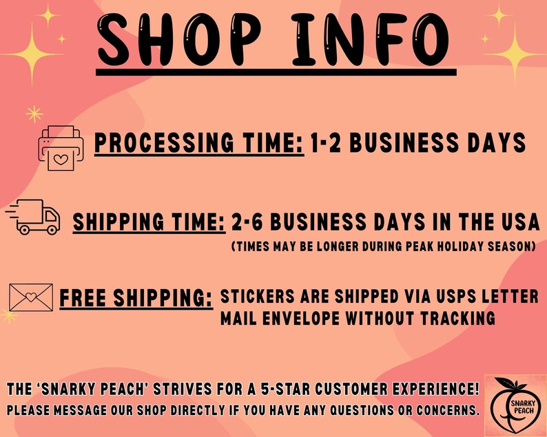 Może przedstawiać: Grafika w kolorze brzoskwiniowym z czarnym tekstem "SHOP INFO". Tekst opisuje czas przetwarzania i wysyłki oraz bezpłatną wysyłkę naklejek. Logo Snarky Peach znajduje się w prawym dolnym rogu.