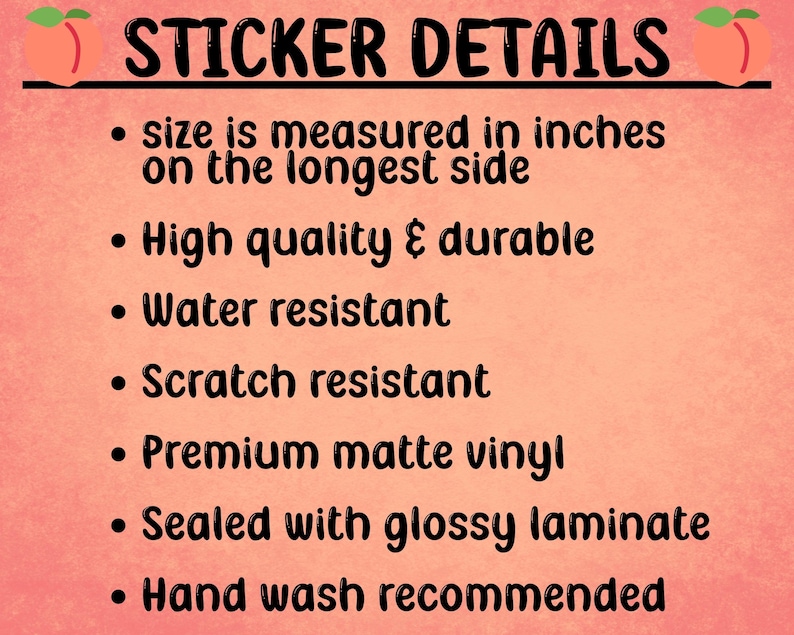 Może przedstawiać: Brzoskwiniowe tło z czarnym tekstem "STICKER DETAILS". Tekst wymienia cechy, w tym rozmiar mierzony w calach, wysoką jakość, odporność na wodę i zarysowania, wysokiej jakości matowy winyl, błyszczący laminat i zalecane pranie ręczne.