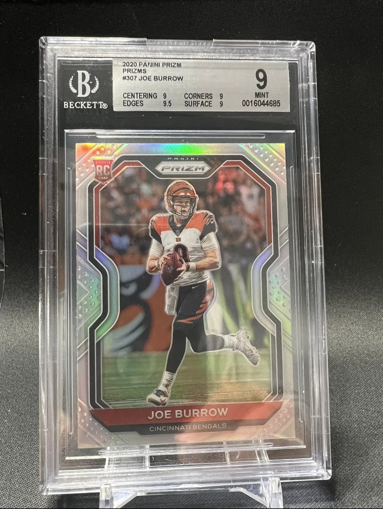 Nfl Football Sports Card Hot Pack46 Cards guaranteed 2 Hits Signature