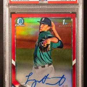 MLB Baseball Hot Pack: 1 garanterat graderat kort + 10 diverse kort! Bowman Chrome Logan Gilbert Red Rookie Auto / 5 Chaser Pack - LÄS