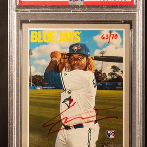 Vladimir Guerrero Jr Topps Heritage Red Rookie Auto Chaser Pack garantizado 1 tarjeta calificada (Grado 8+ garantizado) + 8 tarjetas misceláneas. - LEER