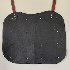 I.a.Buck aprons, covering aprons, leather buck aprons, covering aprons for sheep and goats.