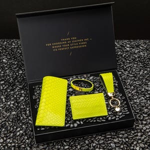 Confezione regalo di accessori in pelle di lusso, set di accessori in pitone fatti a mano in confezione regalo, portacarte di lusso PYTHON, braccialetto, portachiavi e custodia per occhiali