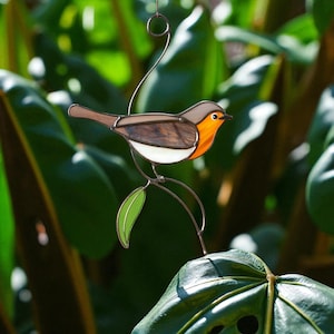 Robin Gift for Bird Lovers – Stained Glass Robin Suncatcher – Handmade Bird Window Decor – Memorial Gift Idea - Gift for Birthday - GlassArt