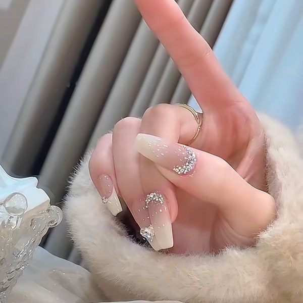 cream fake nails, crushed diamond fake nails, gradient press-on nails, wedding fake nails, pure, gentle, gift