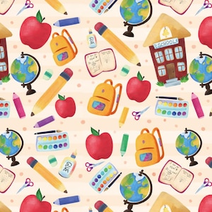 Puede incluir: Un patrón repetitivo de ilustraciones escolares. El diseño incluye manzanas rojas, mochilas amarillas, lápices, globos terráqueos, paletas de acuarela, tijeras, botes de pegamento y una escuela con la palabra "SCHOOL". El fondo es de color beige claro con rayas rosas.