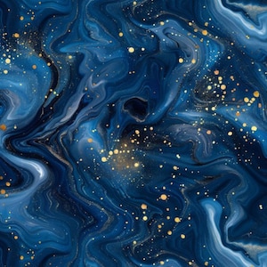 Op de afbeelding: Een stofpatroon met een diepblauw en marineblauw marmeren wervelontwerp met vloeiende vloeibare texturen. Het oppervlak is geaccentueerd met verspreide gouden metallic vlekjes en kleine cirkelvormige stippen die een glinsterend, sterrenachtig effect creëren.
