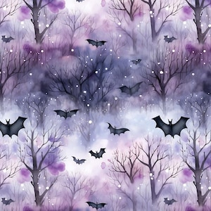 Könnte beinhalten: Ein sich wiederholendes Muster mit schwarzen Silhouetten von Fledermäusen, die durch einen nebligen Wald im Aquarellstil fliegen. Der Hintergrund besteht aus Violett-, Lavendel- und Weißtönen mit kahlen Baumzweigen und kleinen weißen Punkten.