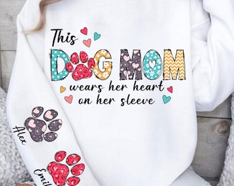 Personalisierte Hundemama Png, diese Hundemama trägt ihr Herz auf ihrem Ärmel Png, benutzerdefinierte Kindername Png, Muttertag Png, Hundeliebhaber Shirt Design