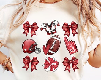 Lazos de coqueta de fútbol de porristas Png, Día de juego de fútbol rojo Png, Temporada de touchdowns Png, Mamá de fútbol Png, Fútbol estético Png, Camiseta deportiva